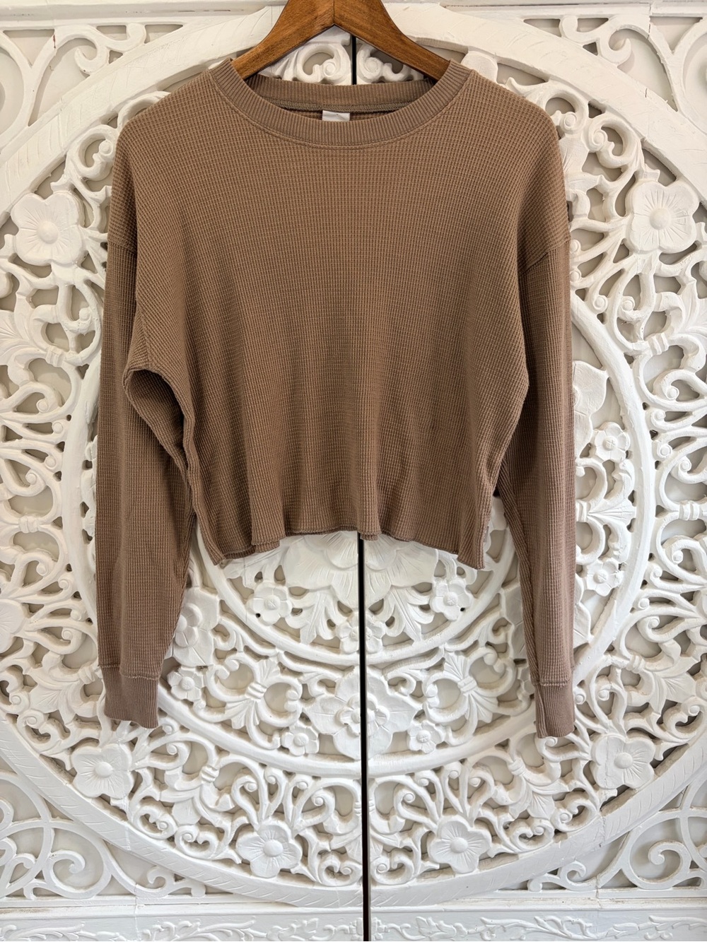 Tna Aritzia Waffle Knit Cropped Long Sleeve Top Brown S
